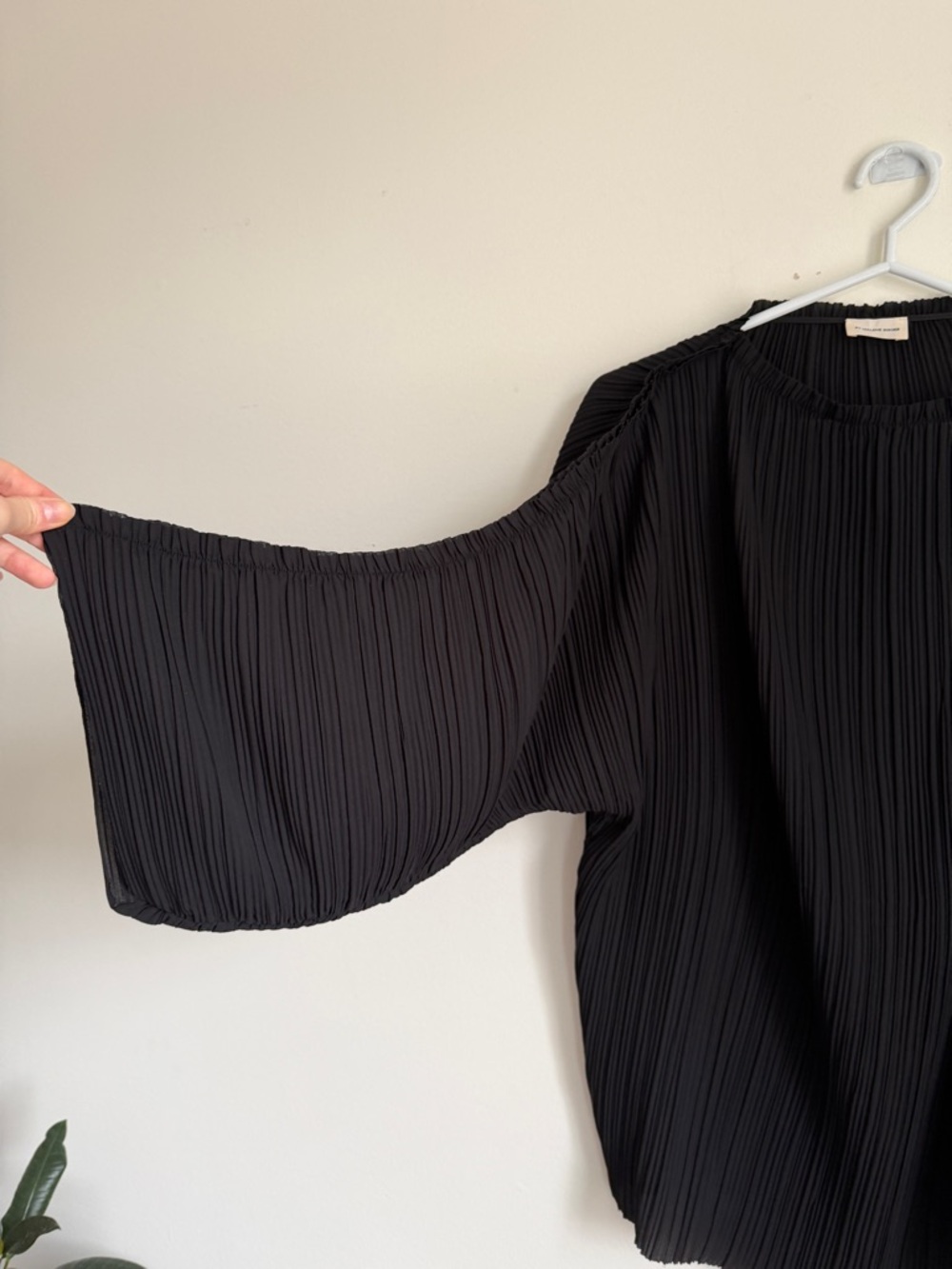 Gorgeous black pleated long sleeve